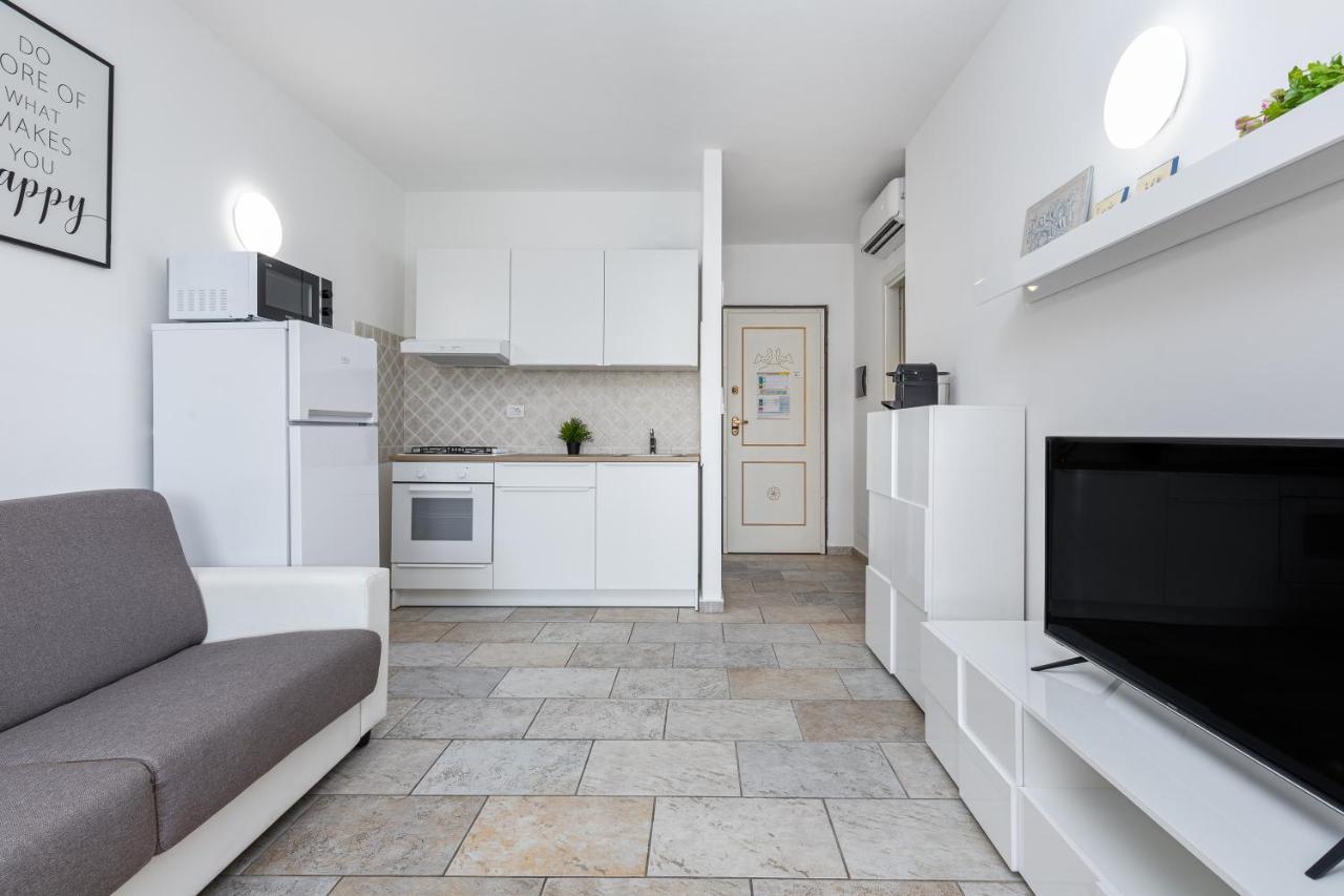 Casa Vacanze Lo Squalo Ольбия Экстерьер фото
