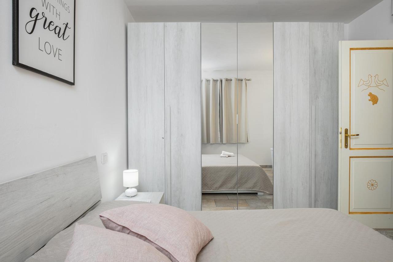 Casa Vacanze Lo Squalo Ольбия Экстерьер фото