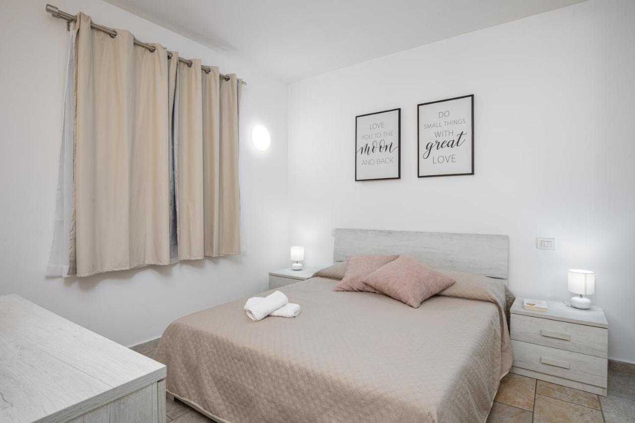 Casa Vacanze Lo Squalo Ольбия Экстерьер фото
